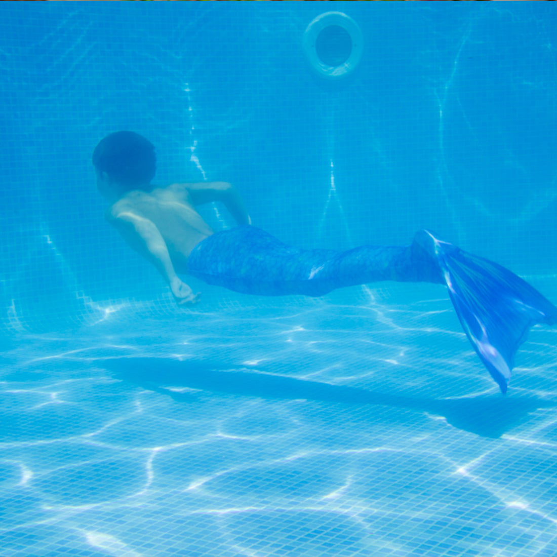 De cola de sirena azul aguamarina congelada